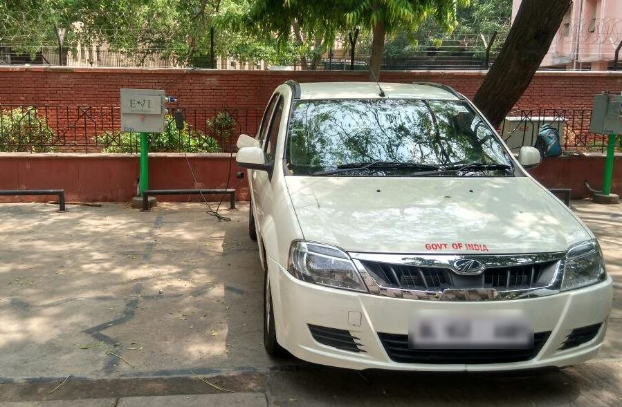 Pole-mounted EVIT chargers for Government of India vehicles, 2017